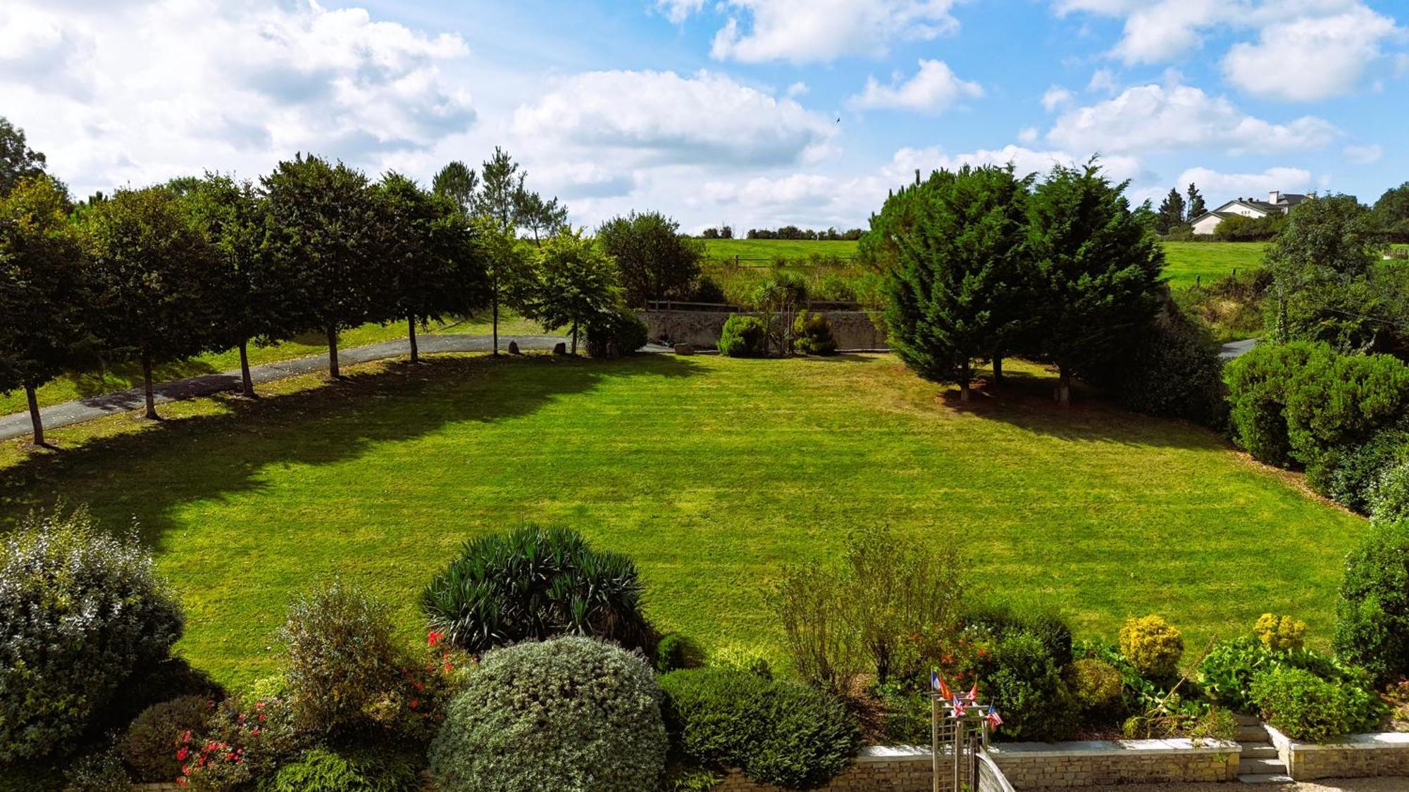 Le Domaine Des Roseraies Monfreville Exterior foto