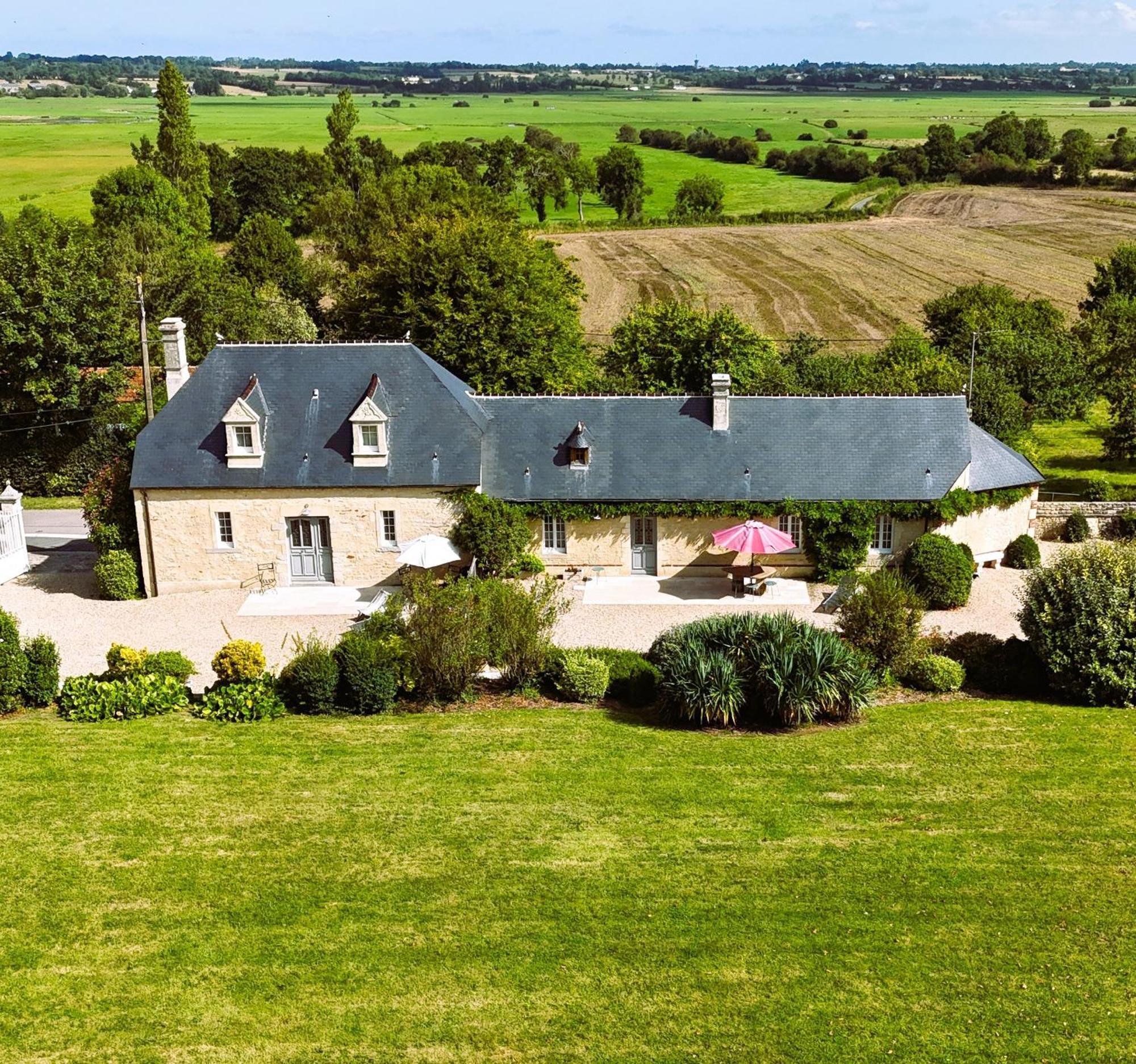 Le Domaine Des Roseraies Monfreville Exterior foto